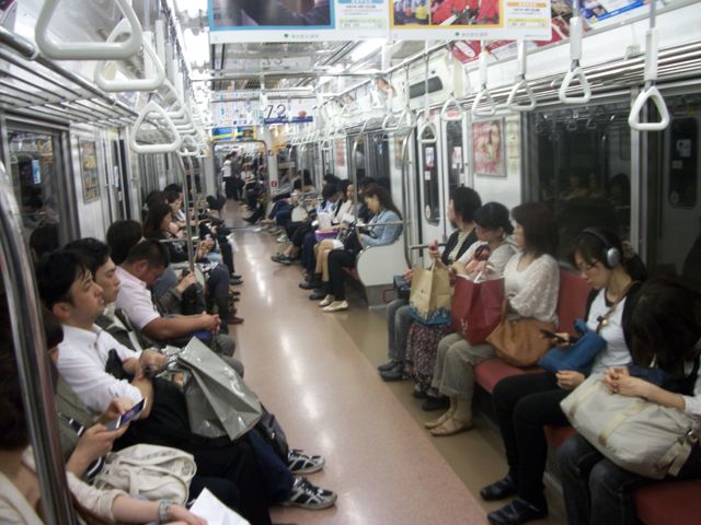 japan_commuters_train