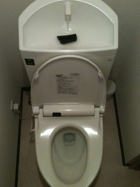japanese-innovation-improve-western-toilets
