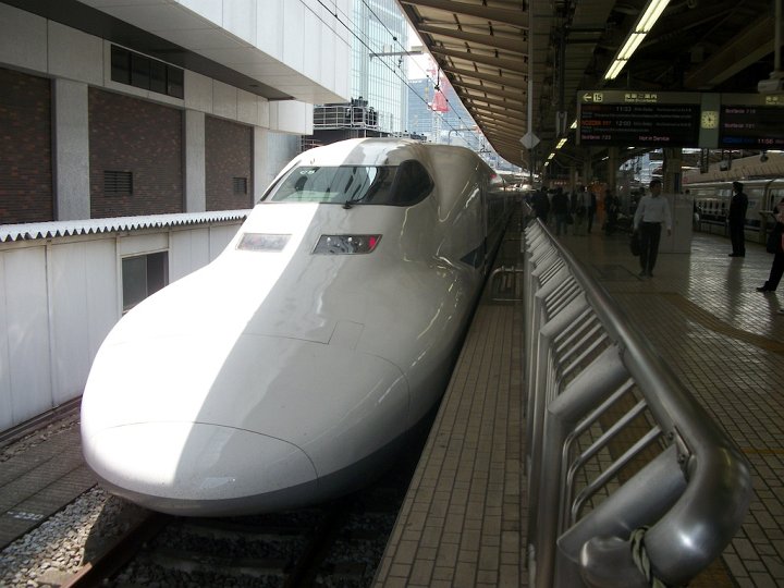 The long nose of the Shinkansen smooths the flow of air around the train. It also helps soften noise when the train passes through tunnels at high speeds.