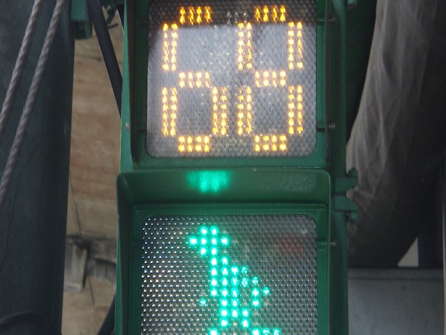 Traffic lights politely give people plenty of time to cross the streets. Taiwan is pedestrian friendly.