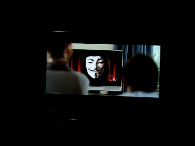 V-for-Vendetta-Watching-V-on-Screen