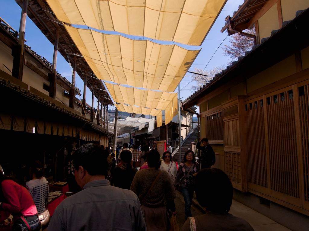 Overhead Screens Protect Shoppers from Sun