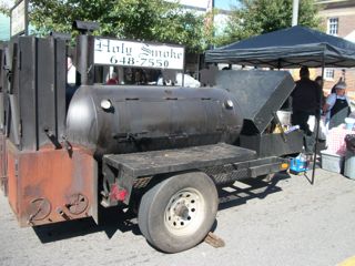 holy-smoke-bbq-trailer